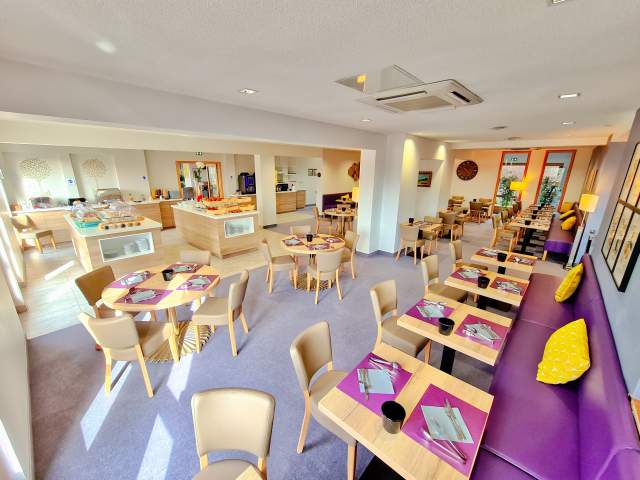 Salle petit-déjeuner, hôtel best western sur la route des vins en alsace