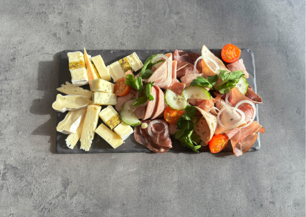 Assiette mixte charcuteries et fromages locaux