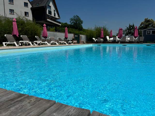 piscine extérieure, hôtel best western sur la route des vins en alsace